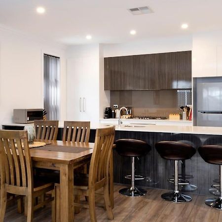 Luxury Home In Christies Beach With King Bed, Nbn, Netflix, 3Bed 2Bath Bagian luar foto