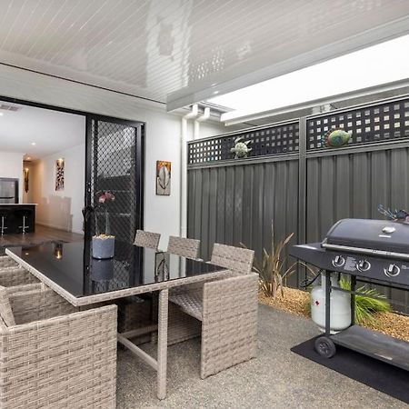 Luxury Home In Christies Beach With King Bed, Nbn, Netflix, 3Bed 2Bath Bagian luar foto