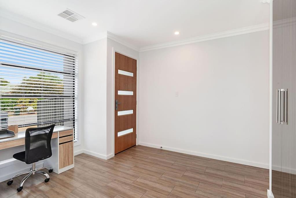 Luxury Home In Christies Beach With King Bed, Nbn, Netflix, 3Bed 2Bath Bagian luar foto
