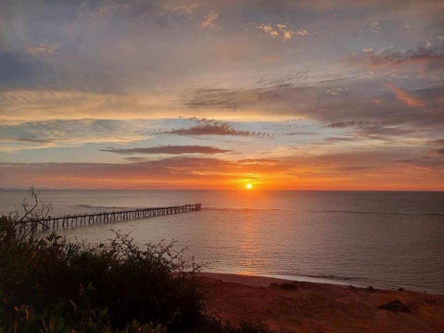 Luxury Home In Christies Beach With King Bed, Nbn, Netflix, 3Bed 2Bath Bagian luar foto