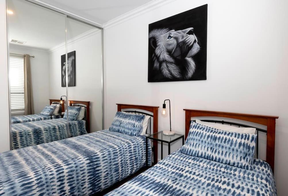Luxury Home In Christies Beach With King Bed, Nbn, Netflix, 3Bed 2Bath Bagian luar foto