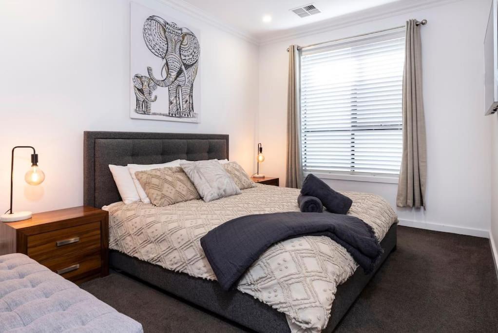 Luxury Home In Christies Beach With King Bed, Nbn, Netflix, 3Bed 2Bath Bagian luar foto