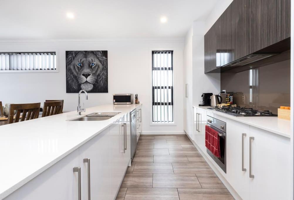 Luxury Home In Christies Beach With King Bed, Nbn, Netflix, 3Bed 2Bath Bagian luar foto