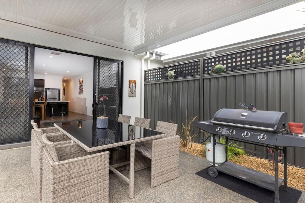 Luxury Home In Christies Beach With King Bed, Nbn, Netflix, 3Bed 2Bath Bagian luar foto